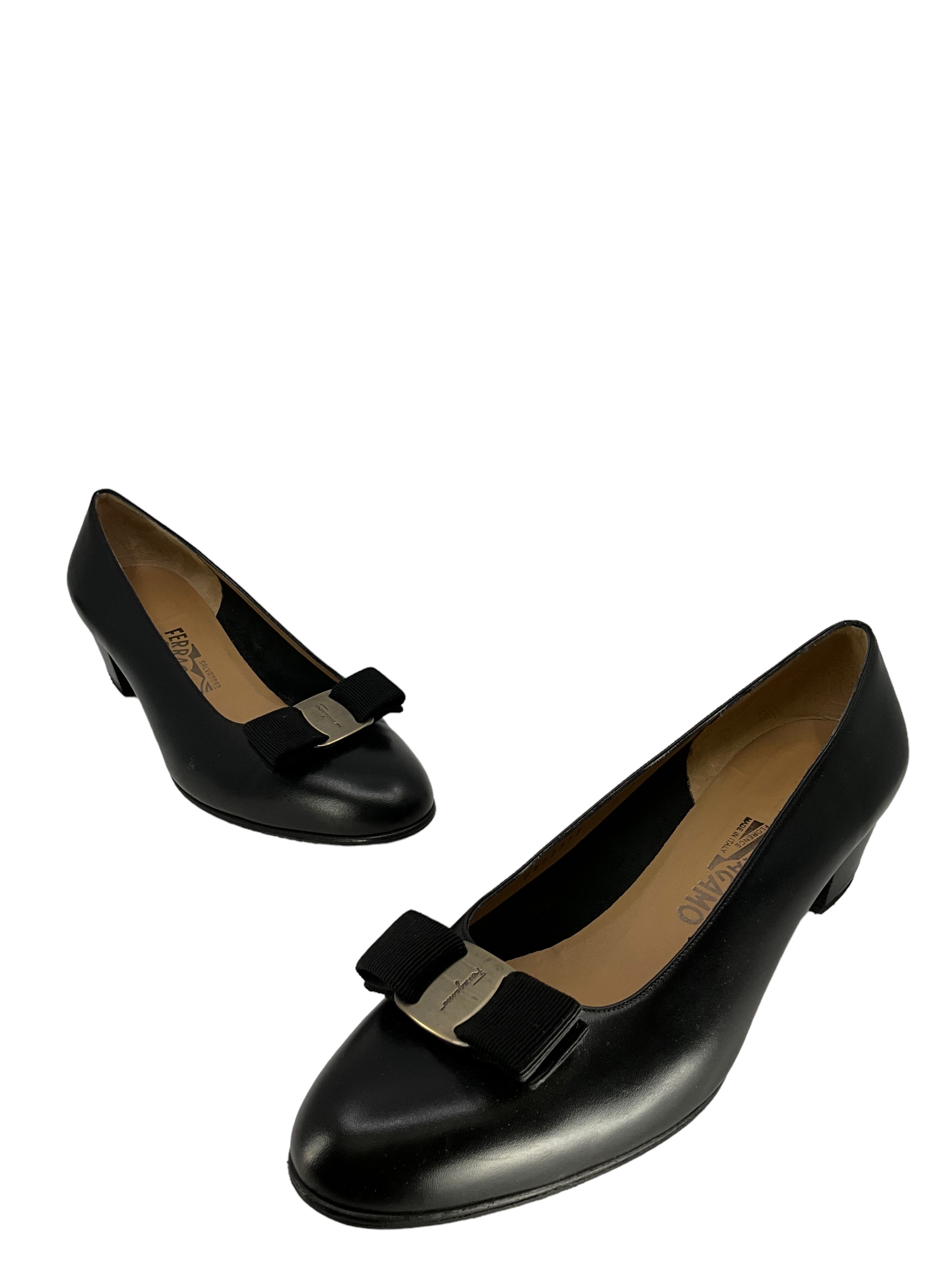 Salvatore Ferragamo Black Leather With Bow Tie Pumps Size 9.5